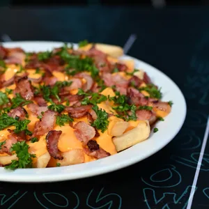 Papas con Cheddar y Bacon